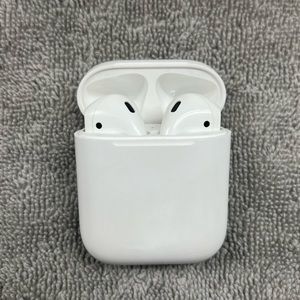 Apple AirPods 1st Generation In-Ear Headsets with Charging Case - White with box